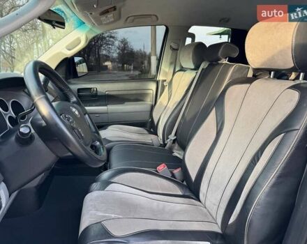 Белый Тойота Тундра, объемом двигателя 5.66 л и пробегом 150 тыс. км за 25000 $, фото 8 на Automoto.ua