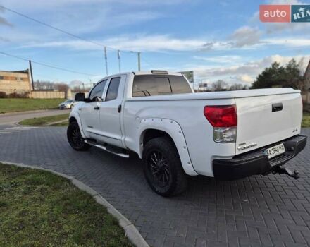 Белый Тойота Тундра, объемом двигателя 5.66 л и пробегом 150 тыс. км за 25000 $, фото 6 на Automoto.ua