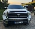 Белый Тойота Тундра, объемом двигателя 5.66 л и пробегом 209 тыс. км за 31000 $, фото 1 на Automoto.ua