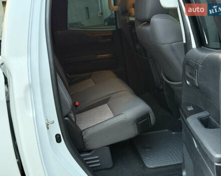 Белый Тойота Тундра, объемом двигателя 4.7 л и пробегом 120 тыс. км за 31500 $, фото 28 на Automoto.ua