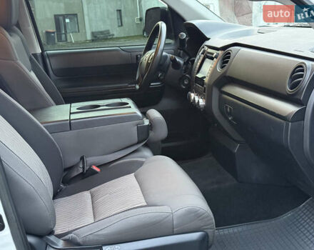 Белый Тойота Тундра, объемом двигателя 4.7 л и пробегом 120 тыс. км за 31500 $, фото 17 на Automoto.ua