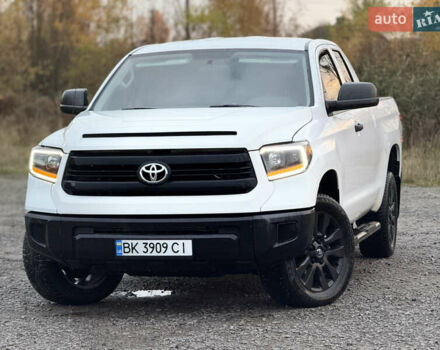 Белый Тойота Тундра, объемом двигателя 4.7 л и пробегом 120 тыс. км за 31500 $, фото 1 на Automoto.ua