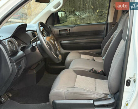 Белый Тойота Тундра, объемом двигателя 4.7 л и пробегом 120 тыс. км за 31500 $, фото 26 на Automoto.ua