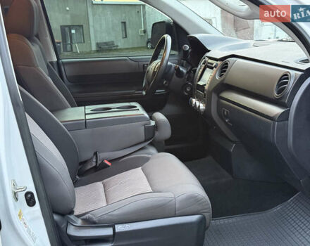 Белый Тойота Тундра, объемом двигателя 4.7 л и пробегом 120 тыс. км за 31500 $, фото 12 на Automoto.ua