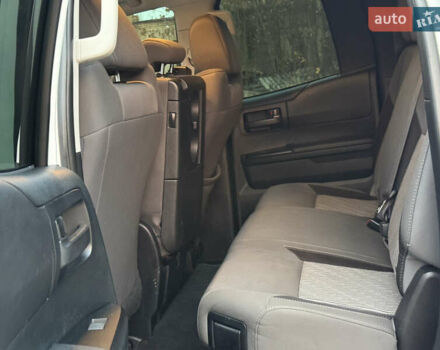 Белый Тойота Тундра, объемом двигателя 4.7 л и пробегом 120 тыс. км за 31500 $, фото 48 на Automoto.ua