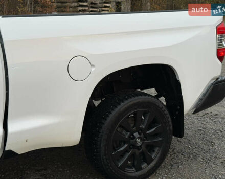 Белый Тойота Тундра, объемом двигателя 4.7 л и пробегом 120 тыс. км за 31500 $, фото 41 на Automoto.ua