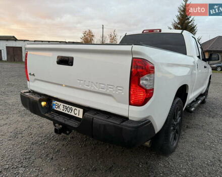 Белый Тойота Тундра, объемом двигателя 4.7 л и пробегом 120 тыс. км за 31500 $, фото 54 на Automoto.ua