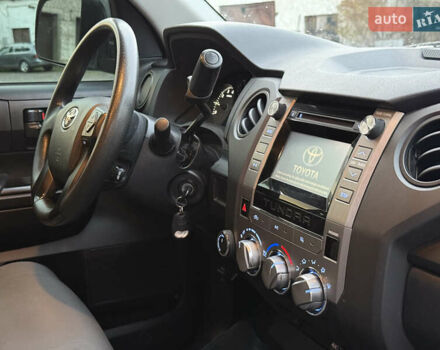 Белый Тойота Тундра, объемом двигателя 4.7 л и пробегом 120 тыс. км за 31500 $, фото 43 на Automoto.ua