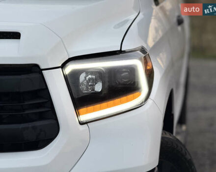 Белый Тойота Тундра, объемом двигателя 4.7 л и пробегом 120 тыс. км за 31500 $, фото 4 на Automoto.ua