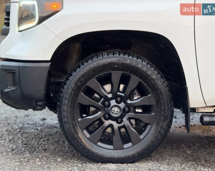 Белый Тойота Тундра, объемом двигателя 4.7 л и пробегом 120 тыс. км за 31500 $, фото 51 на Automoto.ua