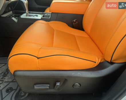 Белый Тойота Тундра, объемом двигателя 5.66 л и пробегом 142 тыс. км за 43700 $, фото 22 на Automoto.ua