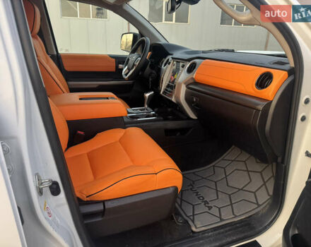 Белый Тойота Тундра, объемом двигателя 5.66 л и пробегом 142 тыс. км за 43700 $, фото 52 на Automoto.ua