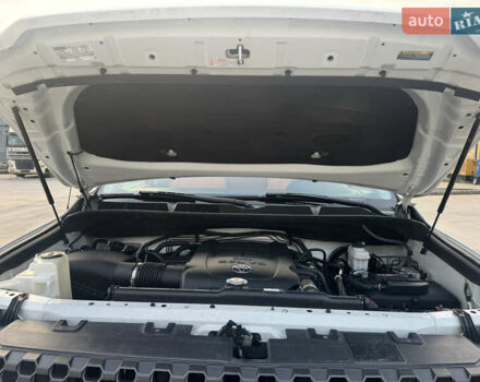 Белый Тойота Тундра, объемом двигателя 5.66 л и пробегом 142 тыс. км за 43700 $, фото 41 на Automoto.ua