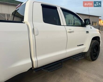 Белый Тойота Тундра, объемом двигателя 5.66 л и пробегом 142 тыс. км за 43700 $, фото 6 на Automoto.ua