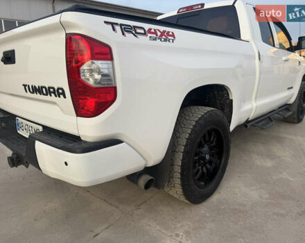 Белый Тойота Тундра, объемом двигателя 5.66 л и пробегом 142 тыс. км за 43700 $, фото 7 на Automoto.ua