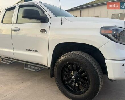 Белый Тойота Тундра, объемом двигателя 5.66 л и пробегом 142 тыс. км за 43700 $, фото 5 на Automoto.ua