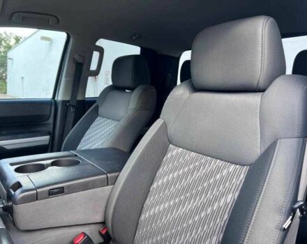 Белый Тойота Тундра, объемом двигателя 5.7 л и пробегом 34 тыс. км за 12600 $, фото 6 на Automoto.ua