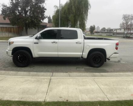 Белый Тойота Тундра, объемом двигателя 5.7 л и пробегом 39 тыс. км за 16500 $, фото 3 на Automoto.ua