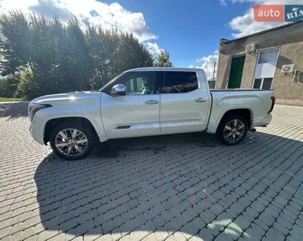 Белый Тойота Тундра, объемом двигателя 3.45 л и пробегом 40 тыс. км за 92500 $, фото 4 на Automoto.ua