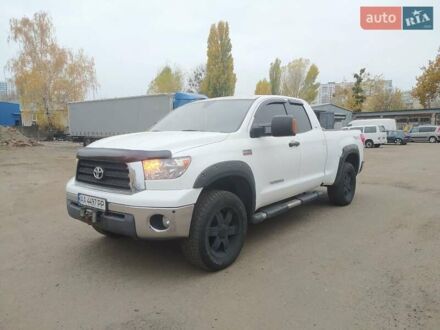 Тойота Тундра 2007 в Киеве на Automoto.ua Белый Тойота Тундра, объемом двигателя 5.7 л и пробегом 279 тыс. км за 17500 $, фото 1 на Automoto.ua