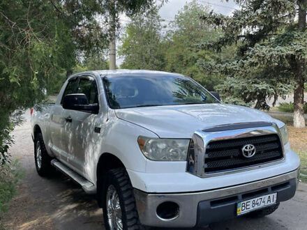 Тойота Тундра 2008 в Еланце на Automoto.ua Белый Тойота Тундра, объемом двигателя 5.66 л и пробегом 222 тыс. км за 19000 $, фото 1 на Automoto.ua