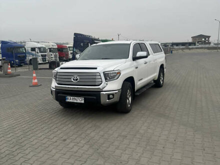 Белый Тойота Тундра, объемом двигателя 5.7 л и пробегом 50 тыс. км за 31000 $, фото 1 на Automoto.ua