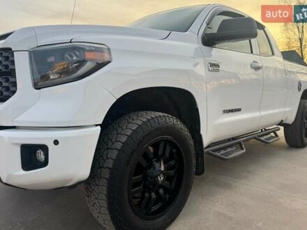 Белый Тойота Тундра, объемом двигателя 5.66 л и пробегом 142 тыс. км за 43700 $, фото 1 на Automoto.ua