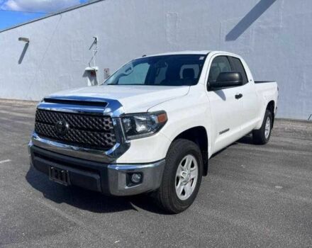 Белый Тойота Тундра, объемом двигателя 5.7 л и пробегом 34 тыс. км за 12600 $, фото 1 на Automoto.ua