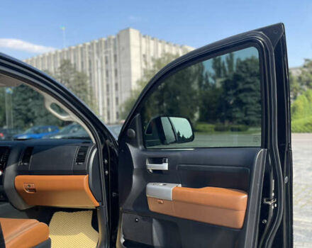 Черный Тойота Тундра, объемом двигателя 5.66 л и пробегом 330 тыс. км за 13600 $, фото 22 на Automoto.ua