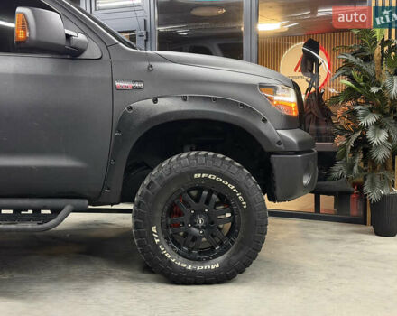 Черный Тойота Тундра, объемом двигателя 5.7 л и пробегом 158 тыс. км за 19900 $, фото 4 на Automoto.ua