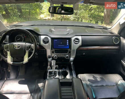 Черный Тойота Тундра, объемом двигателя 5.69 л и пробегом 173 тыс. км за 26000 $, фото 9 на Automoto.ua