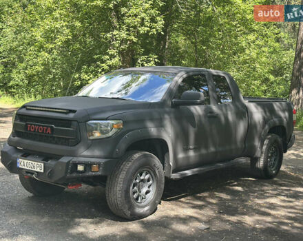 Черный Тойота Тундра, объемом двигателя 5.69 л и пробегом 173 тыс. км за 26000 $, фото 1 на Automoto.ua