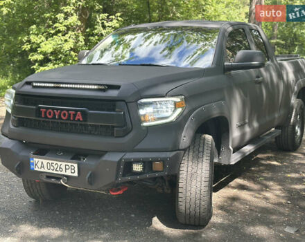 Черный Тойота Тундра, объемом двигателя 5.69 л и пробегом 173 тыс. км за 26000 $, фото 2 на Automoto.ua