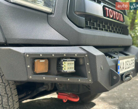 Черный Тойота Тундра, объемом двигателя 5.69 л и пробегом 173 тыс. км за 26000 $, фото 8 на Automoto.ua