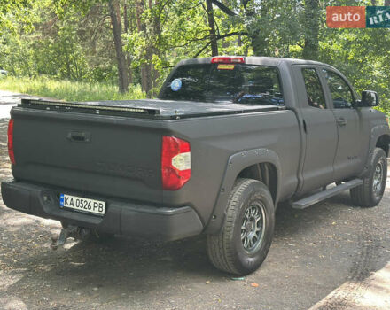 Черный Тойота Тундра, объемом двигателя 5.69 л и пробегом 173 тыс. км за 26000 $, фото 5 на Automoto.ua