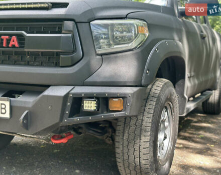 Черный Тойота Тундра, объемом двигателя 5.69 л и пробегом 173 тыс. км за 26000 $, фото 7 на Automoto.ua