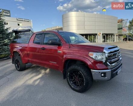 Красный Тойота Тундра, объемом двигателя 5.66 л и пробегом 106 тыс. км за 28800 $, фото 2 на Automoto.ua