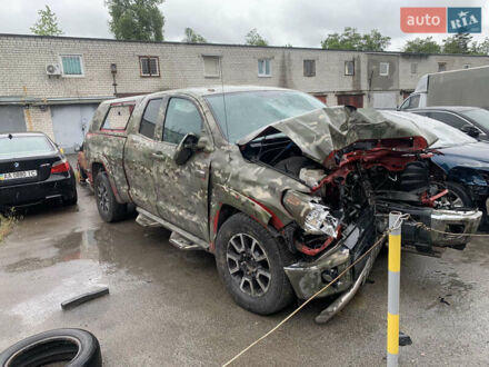 Тойота Тундра 2015 в Киеве на Automoto.ua Красный Тойота Тундра, объемом двигателя 5.7 л и пробегом 160 тыс. км за 6999 $, фото 1 на Automoto.ua