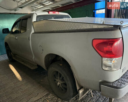 Серый Тойота Тундра, объемом двигателя 5.66 л и пробегом 308 тыс. км за 19000 $, фото 4 на Automoto.ua