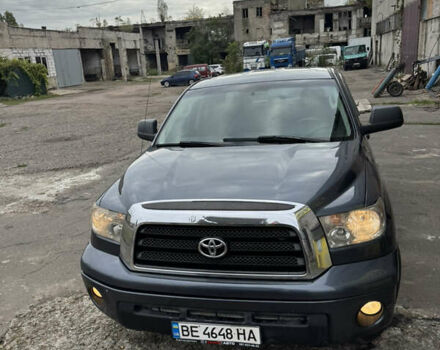 Серый Тойота Тундра, объемом двигателя 4.66 л и пробегом 321 тыс. км за 19900 $, фото 2 на Automoto.ua