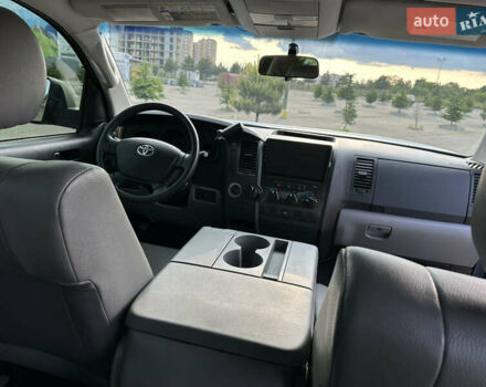 Серый Тойота Тундра, объемом двигателя 4.61 л и пробегом 155 тыс. км за 17900 $, фото 13 на Automoto.ua