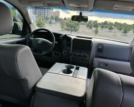 Серый Тойота Тундра, объемом двигателя 4.6 л и пробегом 155 тыс. км за 17900 $, фото 5 на Automoto.ua