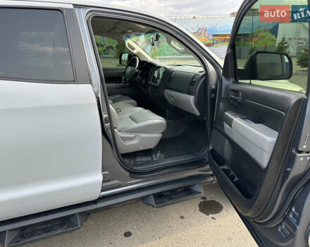 Серый Тойота Тундра, объемом двигателя 4.61 л и пробегом 155 тыс. км за 17900 $, фото 15 на Automoto.ua