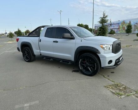 Серый Тойота Тундра, объемом двигателя 4.6 л и пробегом 155 тыс. км за 17900 $, фото 2 на Automoto.ua