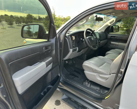 Серый Тойота Тундра, объемом двигателя 4.61 л и пробегом 155 тыс. км за 17900 $, фото 17 на Automoto.ua