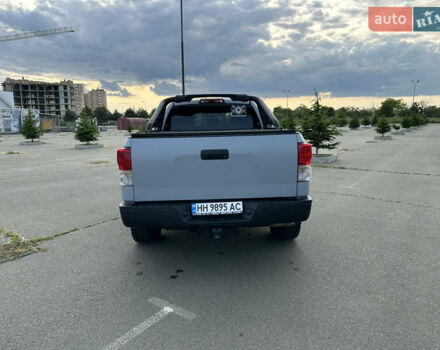 Серый Тойота Тундра, объемом двигателя 4.61 л и пробегом 155 тыс. км за 17900 $, фото 3 на Automoto.ua