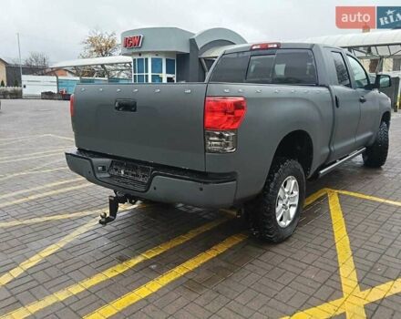 Серый Тойота Тундра, объемом двигателя 5.66 л и пробегом 95 тыс. км за 28350 $, фото 4 на Automoto.ua