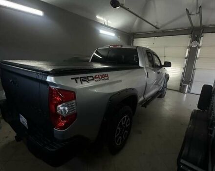 Серый Тойота Тундра, объемом двигателя 5.66 л и пробегом 61 тыс. км за 32500 $, фото 5 на Automoto.ua