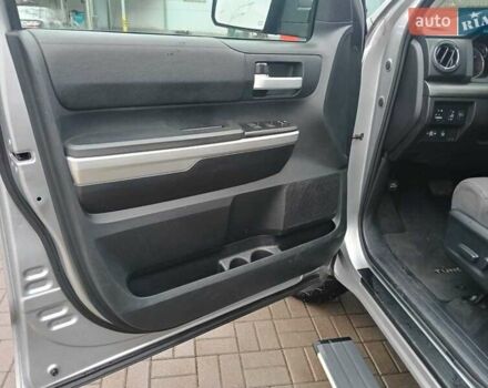 Серый Тойота Тундра, объемом двигателя 5.66 л и пробегом 95 тыс. км за 28350 $, фото 17 на Automoto.ua