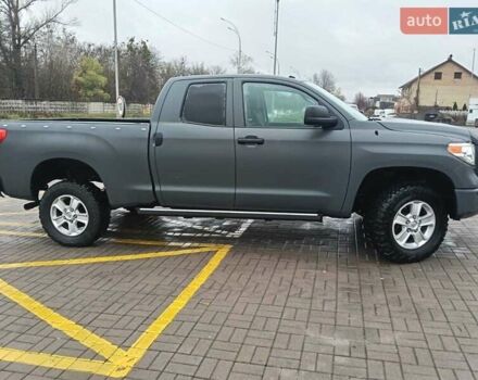 Серый Тойота Тундра, объемом двигателя 5.66 л и пробегом 95 тыс. км за 28350 $, фото 6 на Automoto.ua